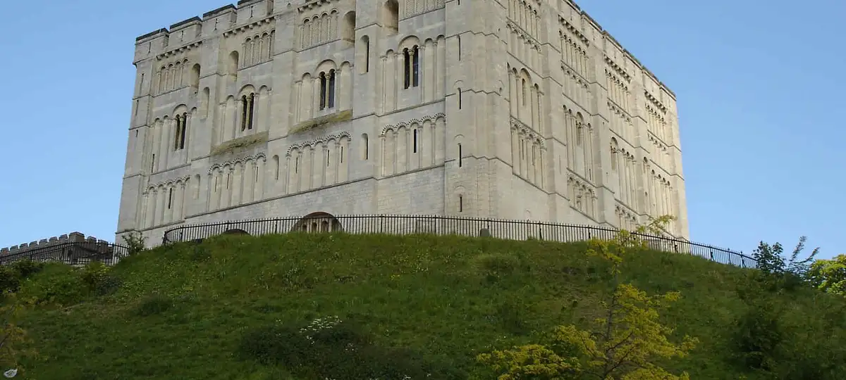 Norwich castle, UK, May 2005, en:User:Bluemoose
